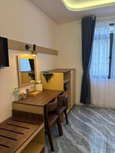a dining room with a table and a mirror at Spring II Hotel in Ấp Bình Hòa (1) +26 photos