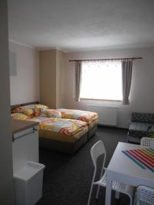 a hotel room with two beds and a window at Penzion Gerhard Klíny in Klíny