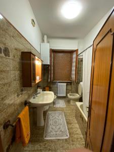 a bathroom with a sink and a toilet at Casa il Giardino in Castiglion Fiorentino +14 photos