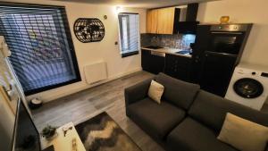 a living room with a couch and a kitchen at Studio Istres in Istres
