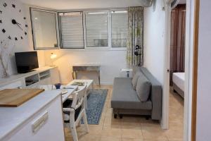 a kitchen and living room with a couch and a table at Casa de Mar in Lloret de Mar