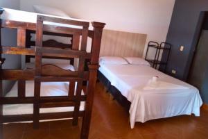 a bedroom with a bunk bed and a ladder at Hotel Pisci Stars Sra in Saravena