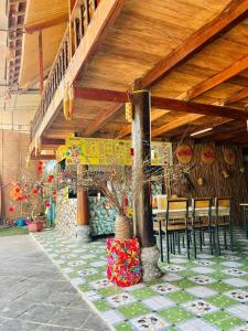 a restaurant with a table and chairs and a tree at Homestay Mường Lay in Bản Pong