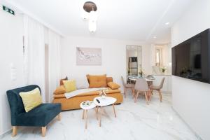 a living room with a couch and a table at Pearl Port House in Ágios Rókkos