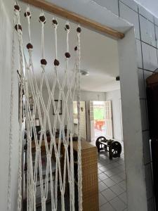 a room with a hanging swing in a room at Canto da Ita - Próxima a praia com piscina e churrasqueira in Itamaracá