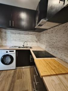 a kitchen with a sink and a washing machine at Casa do Tapado in Amarante