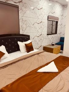 a bedroom with a large bed with a mirror at Hotel Yash Residency in Ulhāsnagar