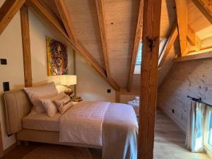 a bedroom with a bed in a attic at Black Cockatoo Lodge close to Bern and Thun in Oberdiessbach
