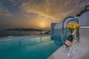 Bazén v ubytování Elite Luxury Suites nebo v jeho okolí