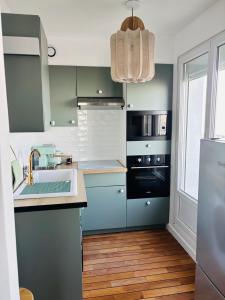 a kitchen with a sink and a stove at Le Gouvernail in Le Tréport