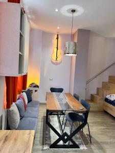 a living room with a table and a couch at apartamente Melodi in Durrës