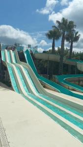 a water slide at a water park at Sous les Pins dans camping 4 étoiles MH familial 322 6 à 8 couchages 2 salles de bain 2 WC in Saint-Julien-en-Born