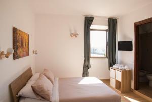 a bedroom with a bed and a window at Agriturismo San Germano in San Vittorino