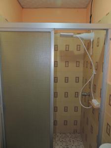 a shower with a glass door in a bathroom at Hostal la Majada la Vida es Bella in San José La Majada +29 photos