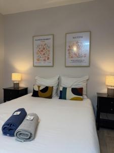 a bedroom with a white bed with two towels on it at Les remparts in Chabeuil