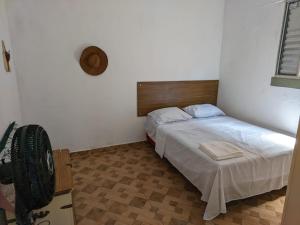 a bedroom with a bed in a room at Belvedere das Estrelas in Lençóis