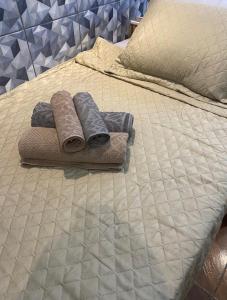 a bed with two towels and pillows on it at Microcasas in Nova Friburgo