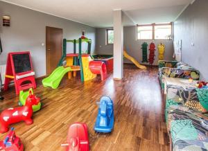 a living room filled with lots of different types of play equipment at ATRIUM Apartamenty in Krynica Morska +28 photos