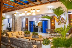 a living room with a couch and a table at Villa Reyna El placer in Baní