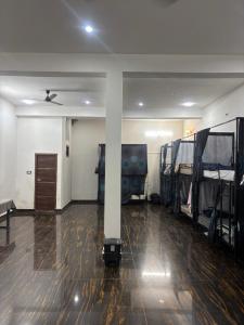 a room with bunk beds and a ceiling at Manavi Home Stay in Mathura
