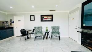 a dining room with a table and chairs at Executive Inn and Suites Houston in Houston