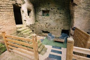 a room with two chairs and a wooden fence at Le Cocon in Doué-la-Fontaine