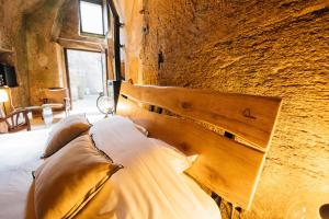 a bedroom with a bed with a wooden headboard at Le Cocon in Doué-la-Fontaine