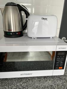 a toaster and a toaster sitting on a shelf at Depto temporal in Morón +5 photos