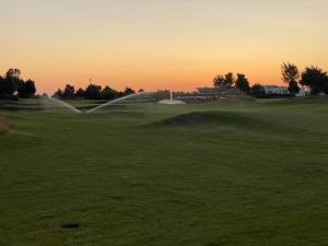 a golfer is spraying water on a golf course at Apartment Nina in Hrubá Borša