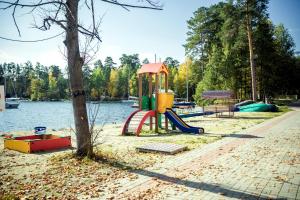 Zona de joacă pentru copii de la База отдыха "Форелька"