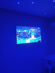 a tv screen with a group of people on a stage at B&B La Colonna in Crotone