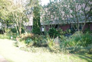 a garden in front of a brick house at Vledderstee in Vledderveen +18 photos