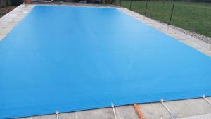 an overhead view of an empty swimming pool at O Caliu das Airas in León
