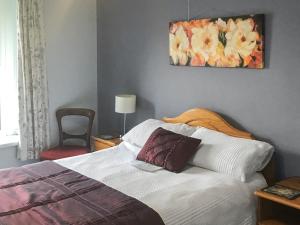 a bedroom with a bed and a painting on the wall at Hazeldene in Bishopston