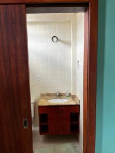 a bathroom with a sink and a toilet at Kitnet Aurora in Miguel Pereira +33 photos