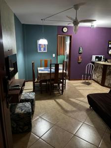 a living room and dining room with a table and chairs at Kitnet Aurora in Miguel Pereira