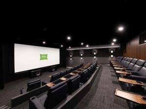 a lecture hall with chairs and a large screen at Ibis Styles Ambassador Seoul Gangnam in Seoul