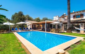 a swimming pool in the backyard of a house at Can Tomeu De Llubi in Llubí