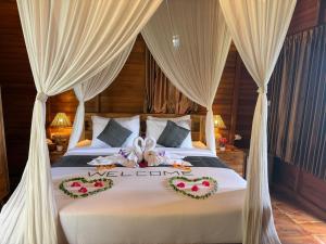 a bedroom with a bed with hearts on it at Villas Ume Sedani in Sidemen