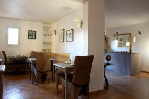 Gallery image of Hotel Les Oliviers in Draguignan