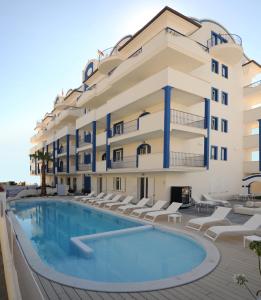 Bazén v ubytování Residence Abruzzo Resort nebo v jeho okolí