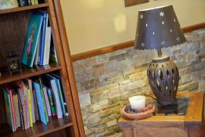 a lamp sitting on a table next to a book shelf at Las Anjanas de Isla in Isla