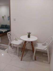 a table and two chairs in a living room at GÂY THƯƠNG NHỚ Homestay Phòng trong vinhome grand park tên cũ I love vinhome grand park in Gò Công