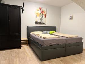 a bedroom with a bed and a painting on the wall at Brilliant Souterrain Apt - Prter Amuesement Park in Vienna