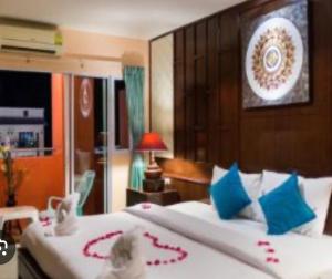 a bedroom with two beds with blue and red accents at Aonang Cozy VIP in Ao Nang 