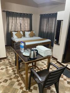 a hotel room with a bed and a table with a tea kettle at Hotel Beach Avenue in Calangute