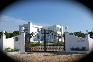 a white house with a gate in front of it at Casamediterranea in Sperlonga