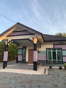 a small house is characteristic of this at Homestay kampung moden in Pendang