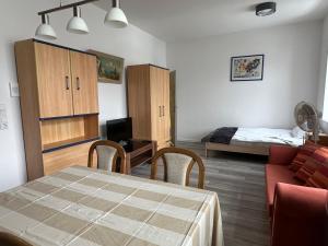a living room with a table and a bed at Appartement 3 in Diemelstadt 
