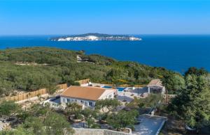 an aerial view of a house with the ocean at Villa Moundela in Katsimátika